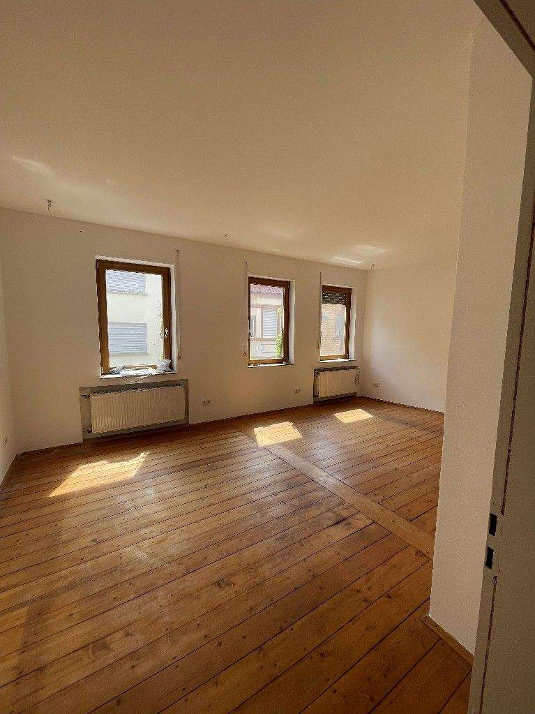 Renovierte und leerstehende 3 ZKB-Obergeschosswohnung in LU-Mundenheim (3 Parteienhaus)!, 67065 Ludwigshafen am Rhein (Gartenstadt Maudach Mundenheim Rheingönheim West)