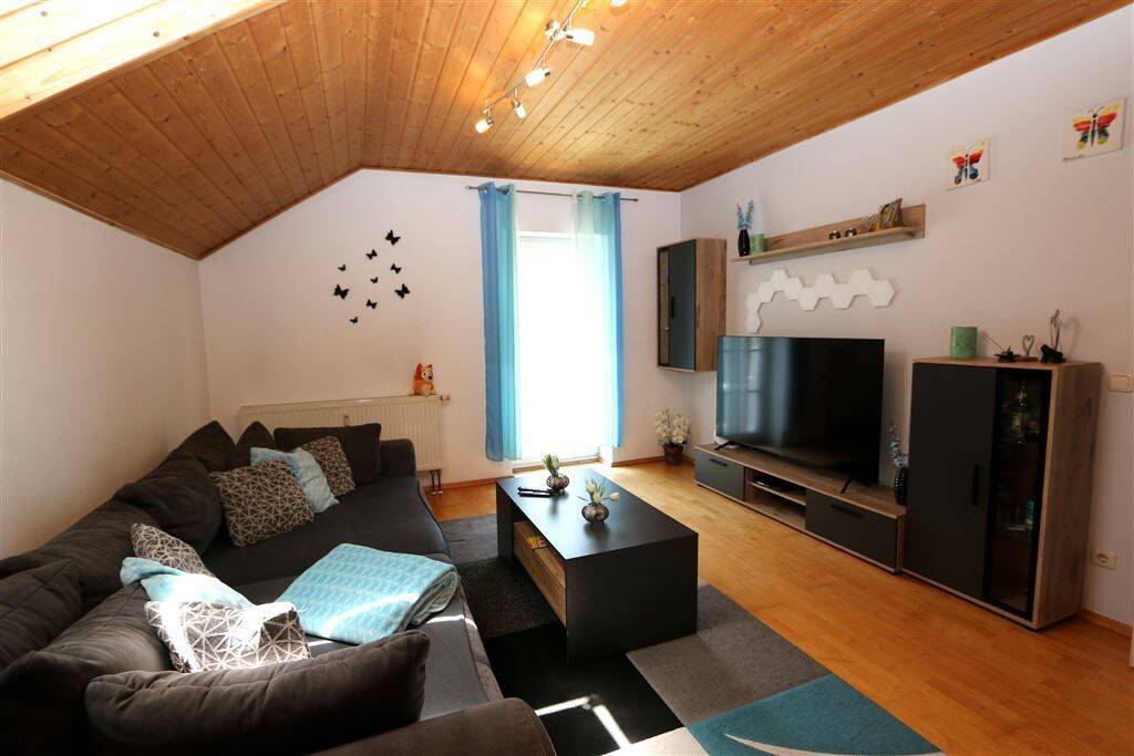 Licht-Luft-Leben!! Herrliche 4-Zi.-Whg. mit großem Westbalkon in idyllischer Lage von Frontenhausen, 84160 Frontenhausen