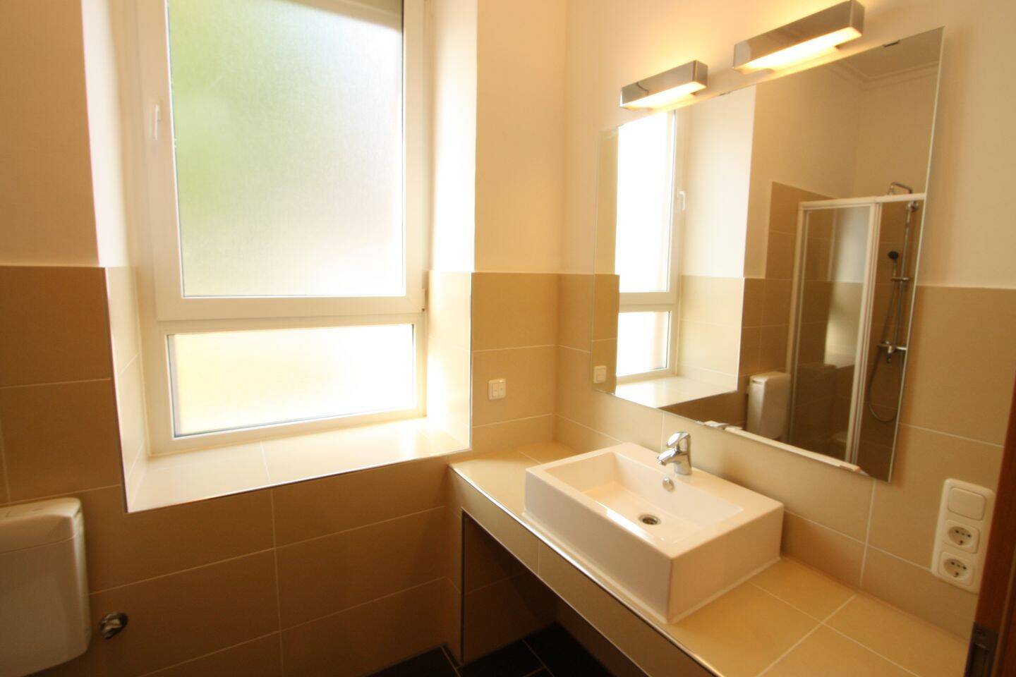 2,5 ZIMMER ERDGESCHOSSWOHNUNG – RENOVIERT – ELEKTRISCHE ROLLÄDEN – AB SOFORT, 44653 Herne (Baukau-West Crange Unser Fritz Wanne Wanne-Süd)