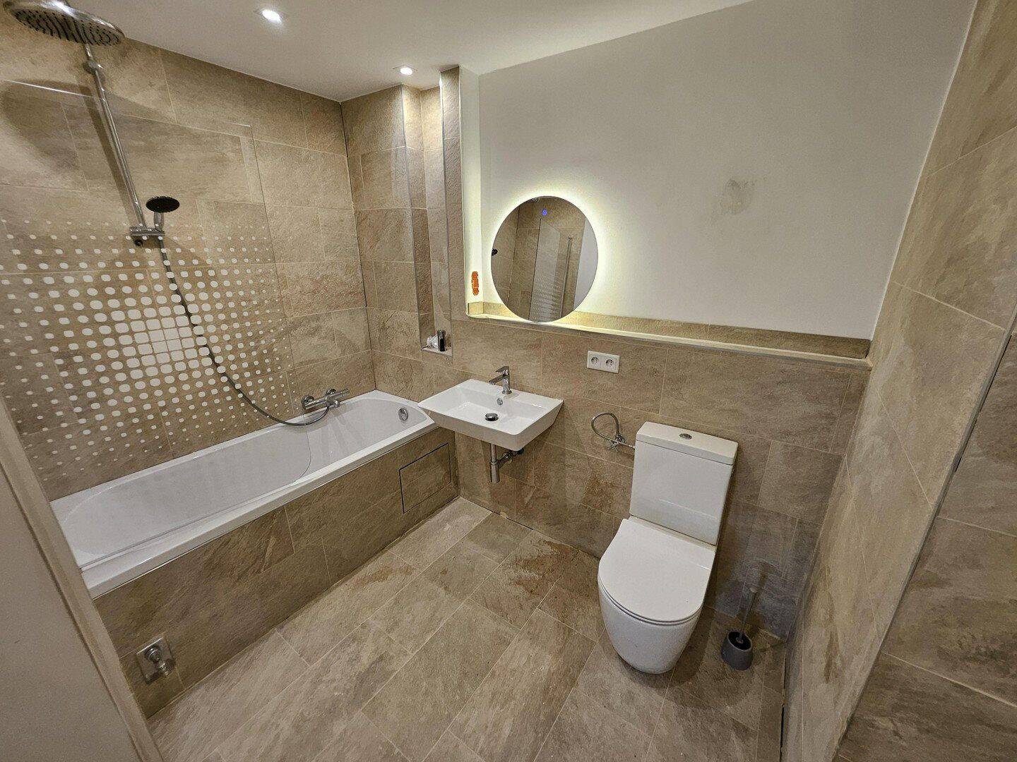 Exklusive 2-Zimmer-Wohnung mit Balkon und Einzelgarage – Erstbezug nach hochwertiger Renovierung, 63741 Aschaffenburg (Damm Innenstadt Leider Nilkheim Strietwald)