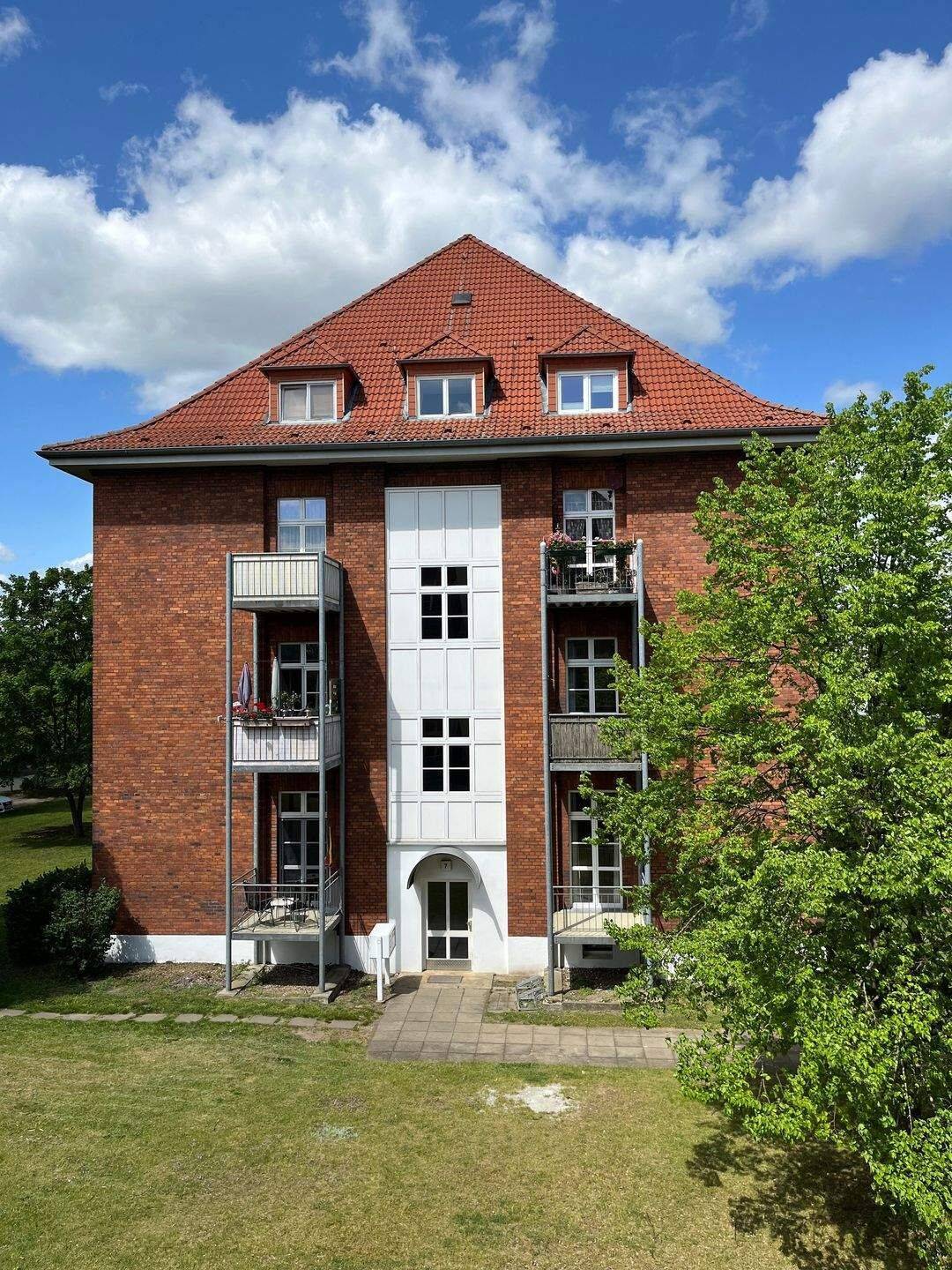 Helle 2-Zimmer-Wohnung mit Balkon und Einbauküche in Parchim, 19370 Parchim