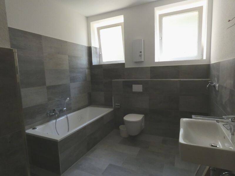 *sanierte Altbauwohnung mit Tageslichtbad im Erdgeschoss*, 45145 Essen (Frohnhausen Holsterhausen)