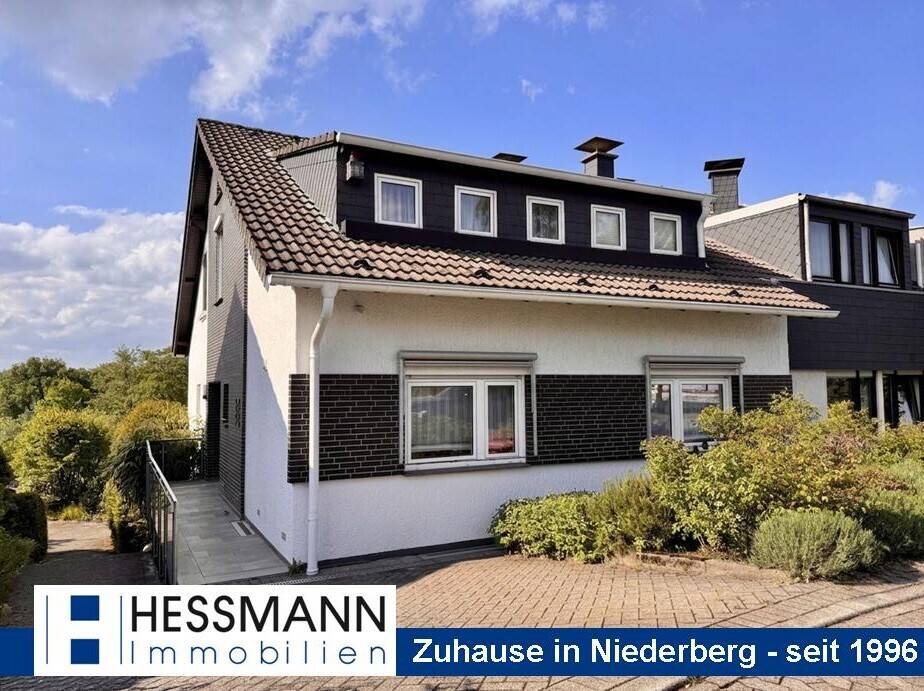 Ca. 8 m breite, großzügige Doppelhaushälfte mit Einliegerwohnung in ruhiger Grünlage von Neviges, 42553 Velbert