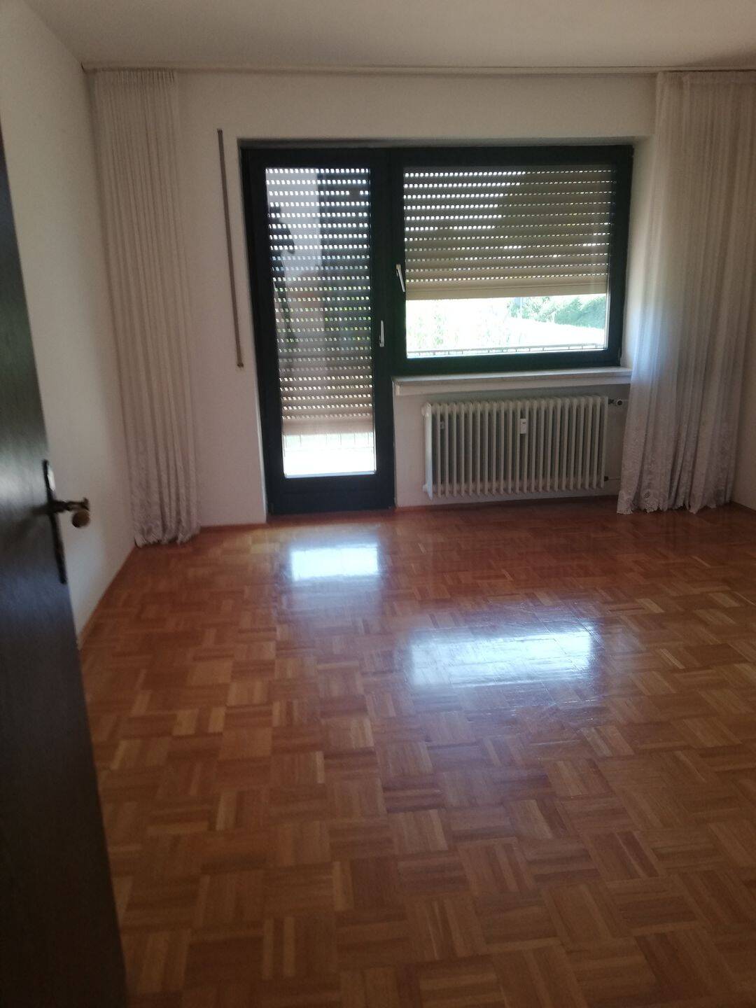 Vermiete große 5 Zimmerwohnung, Wohnung mit Garage, 2 Stellplätze, 84082 Laberweinting