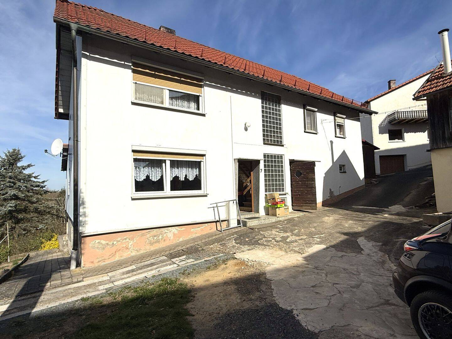 Wohnhaus mit Scheune und Garagen !, 96369 Weißenbrunn