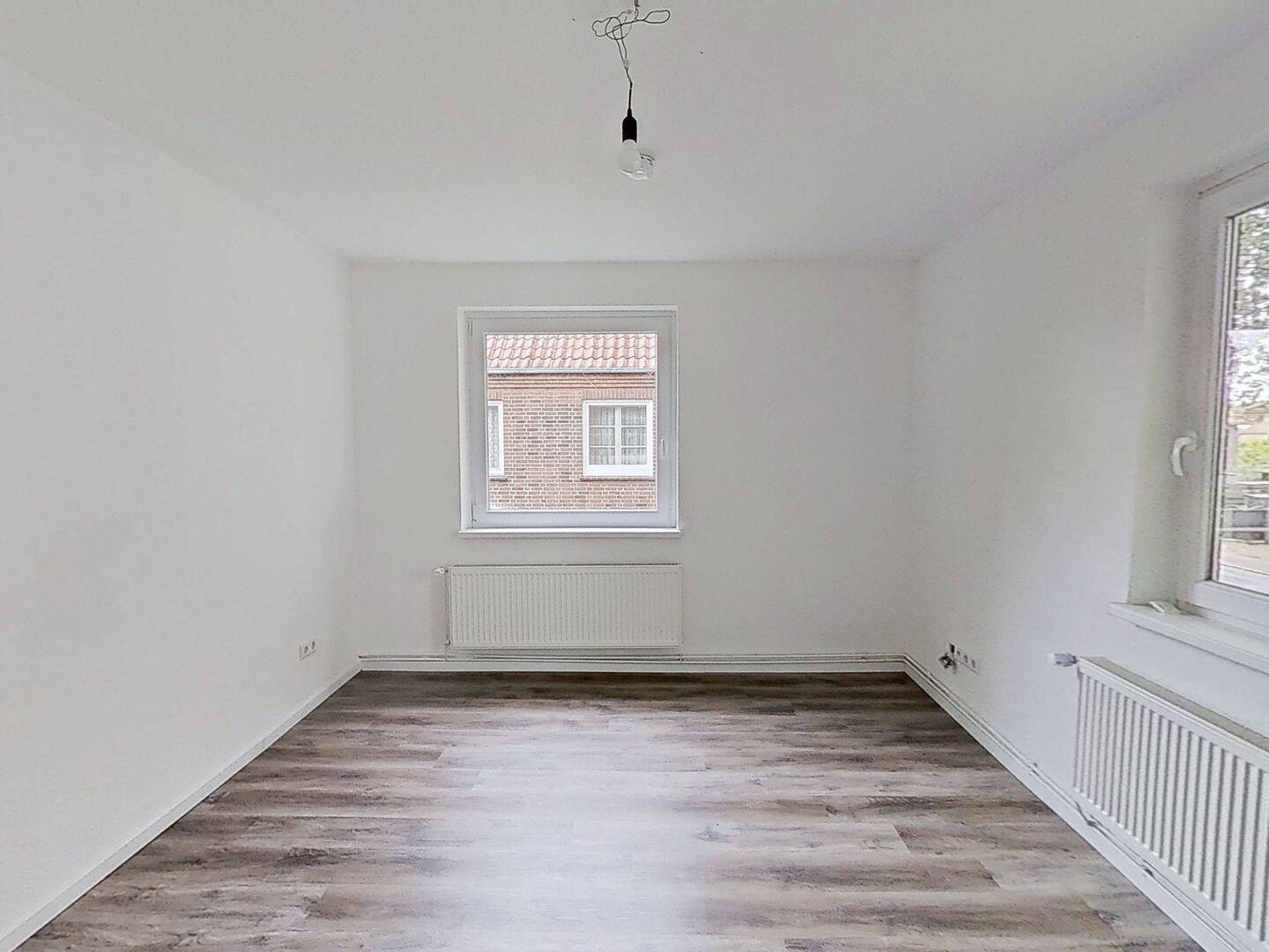 Modern und hell: Gemütliche 3-Zimmer-Wohnung mit Wannenbad, 26954 Nordenham