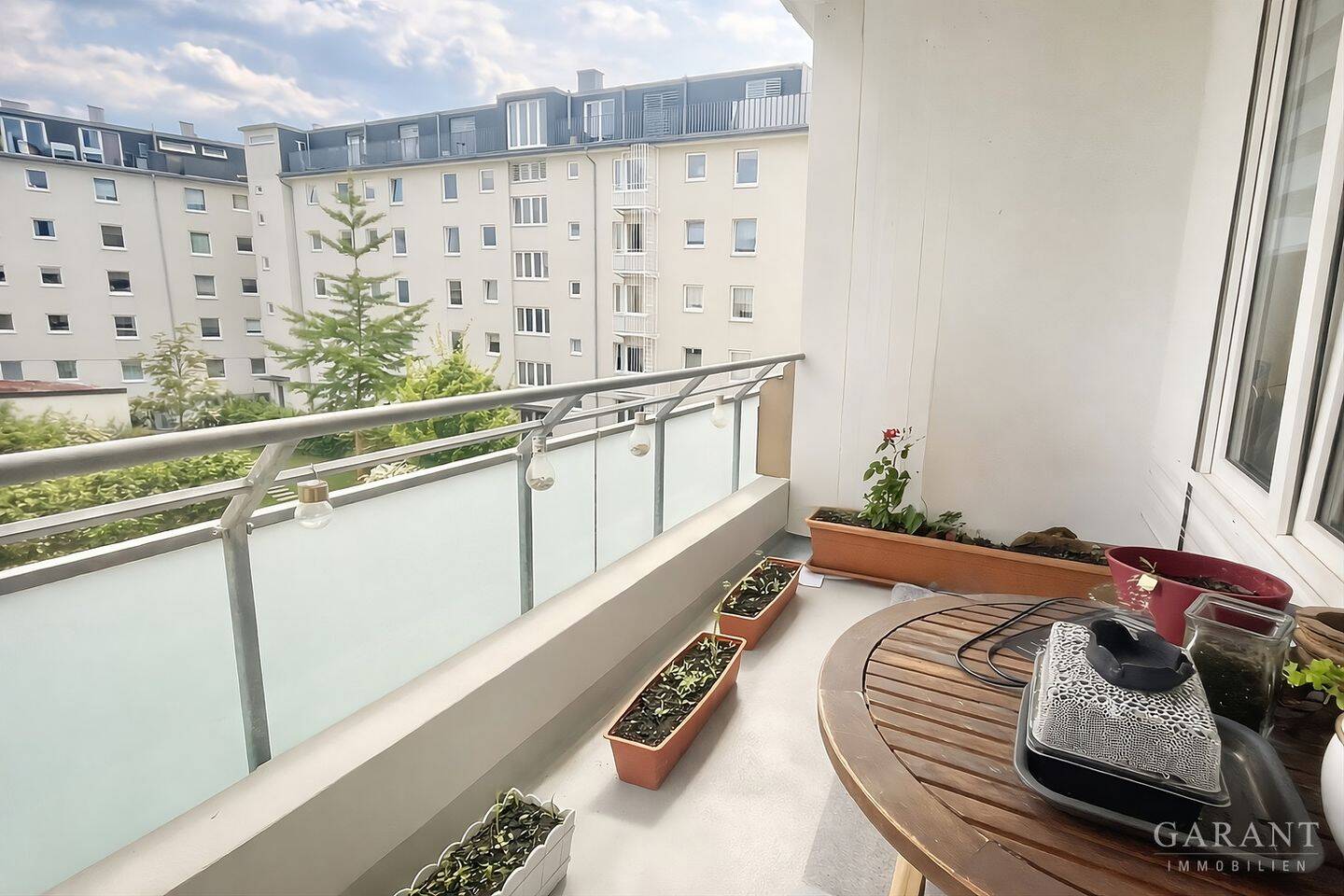 Wohnen mit Licht und Raum: 3 Zimmer-Wohnung mit zwei Loggien in Neuhausen, 80637 München (Moosach Neuhausen-Nymphenburg)