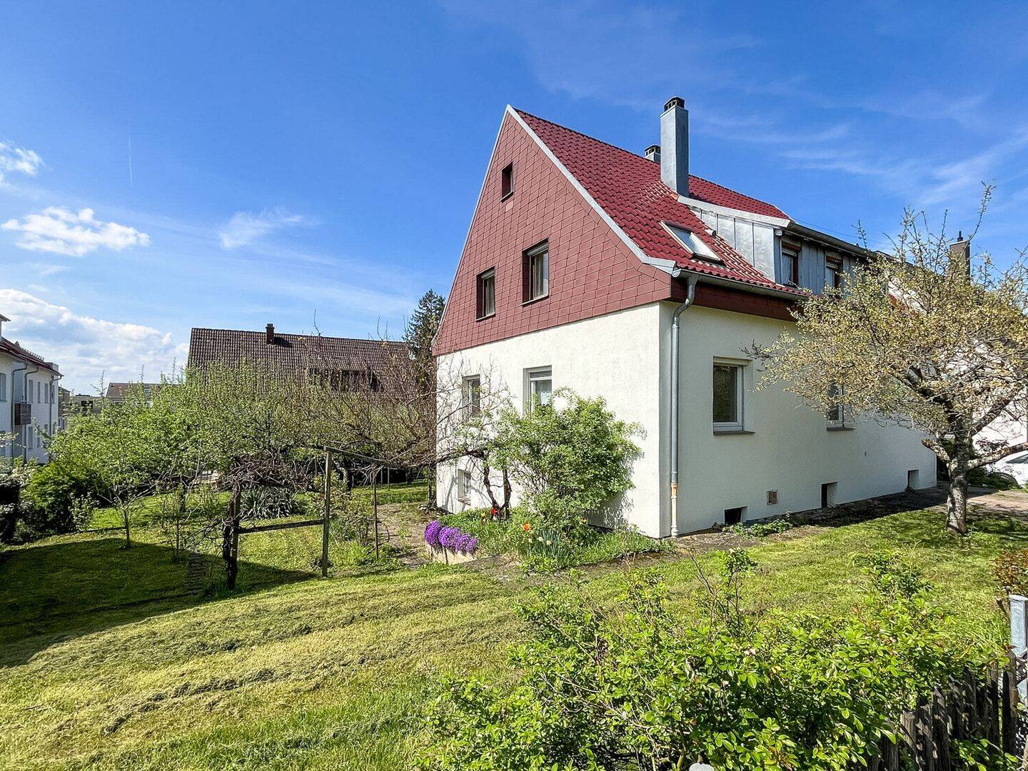 Wohnen im Grünen, leben im Zentrum – Ihr Traumhaus in Metzingens bester Lage wartet auf Ihre Ideen, 72555 Metzingen