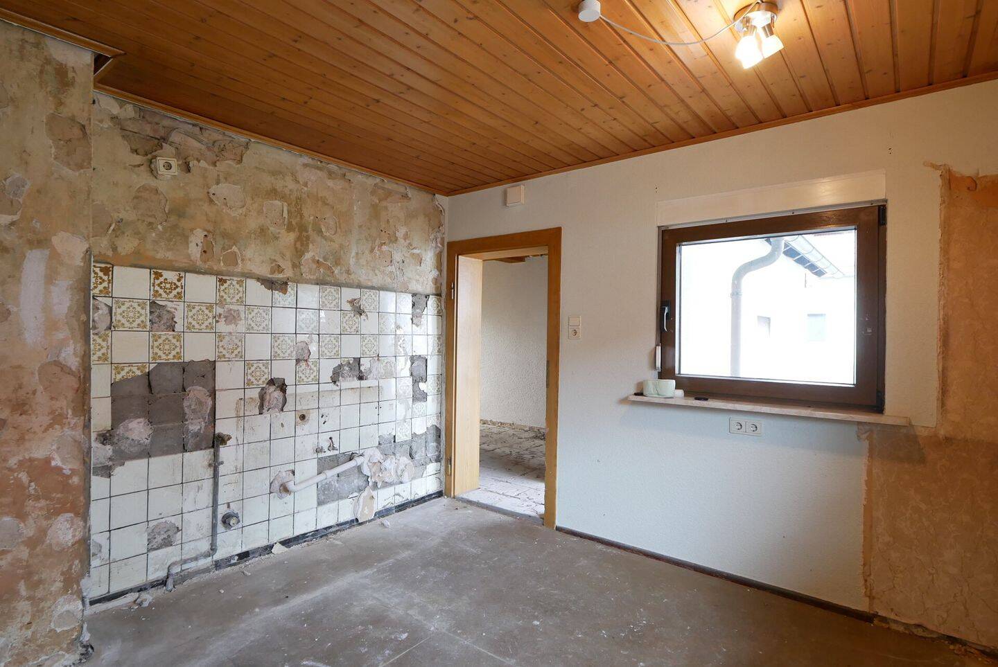 Wohnhaus mit großem Grundstück in guter Lage, 96487 Dörfles-Esbach