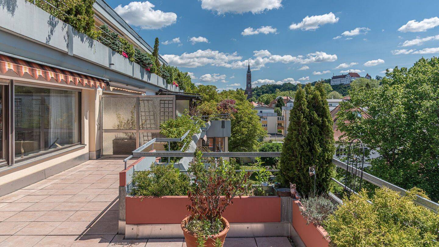 PROVISIONSFREI* – 3 1/2-Zimmer-Dachterrassen-ETW, Originalzustand 1974 m. TG, LA-Klötzlmüllerviertel, 84034 Landshut (Münchnerau Nikola West)