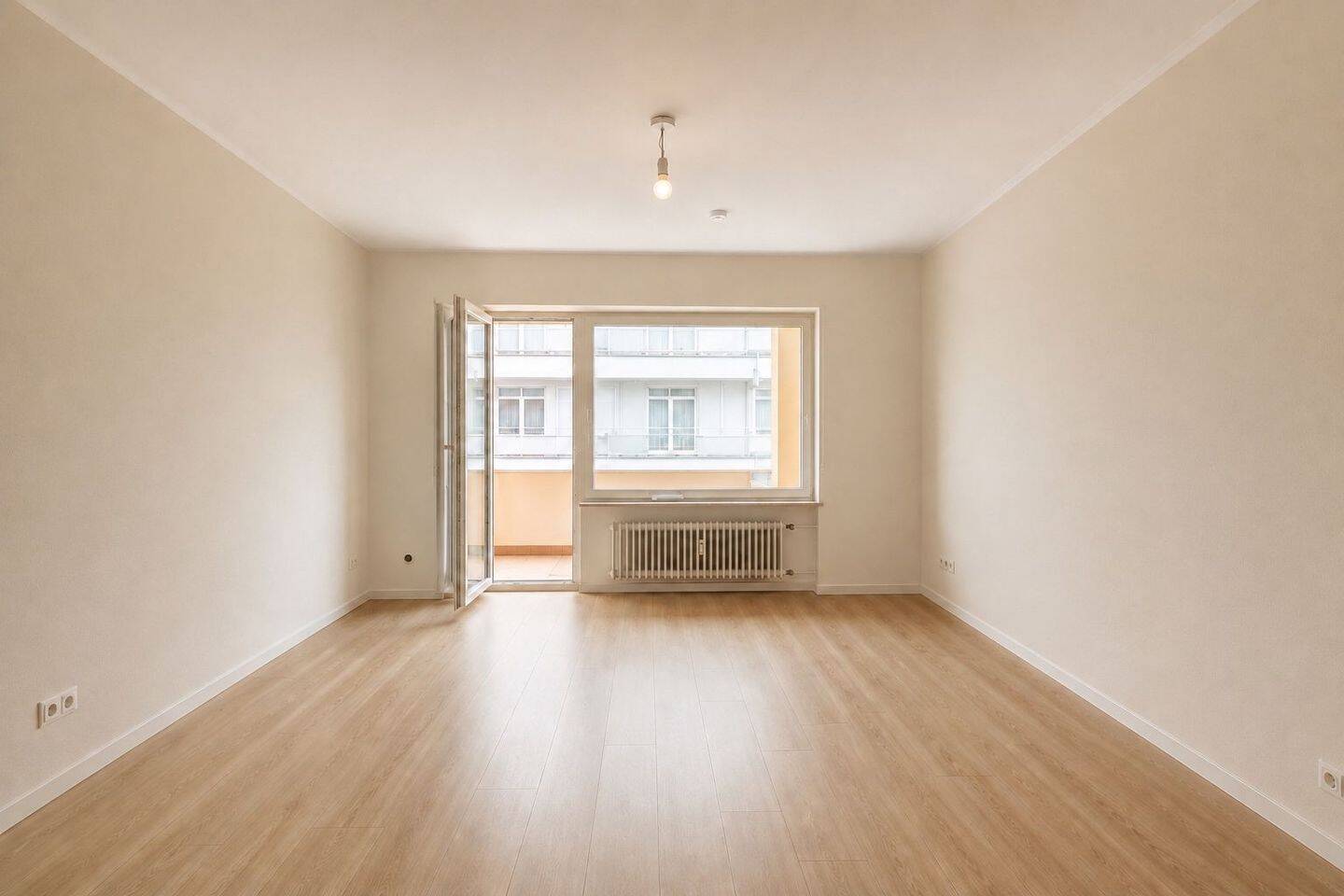 Erstbezug nach Renovierung | 2-Zimmer-Wohnung mit Loggia & neuer Einbauküche, 67063 Ludwigshafen am Rhein (Friesenheim/Nord)