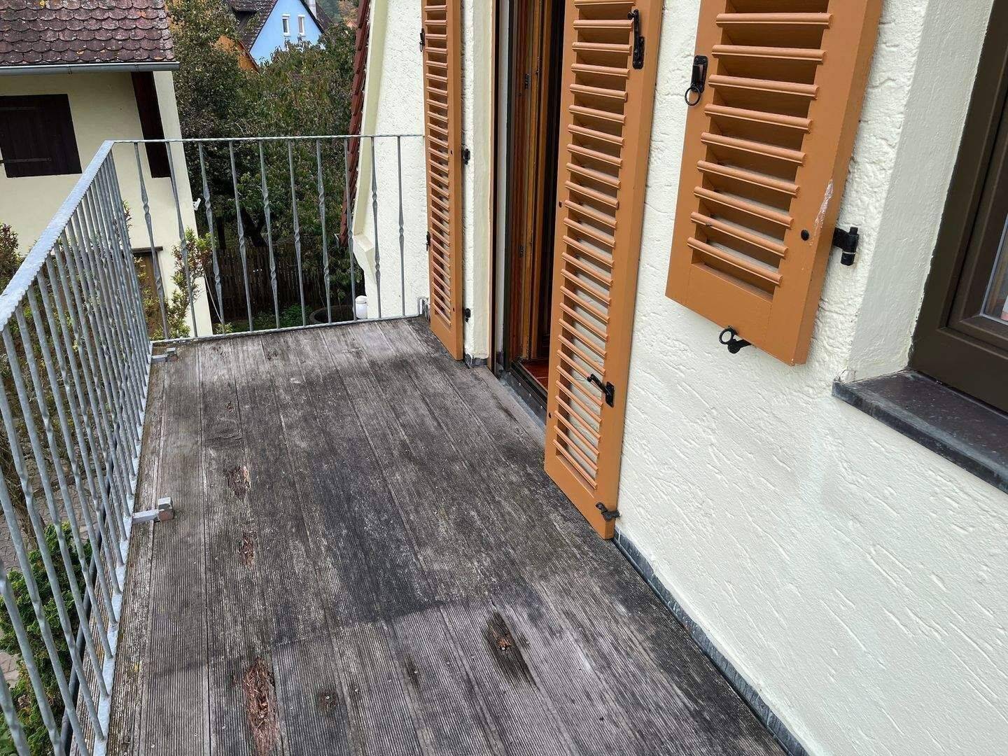 OT Schwaighausen – Knuffige 2 Zimmer-Wohnung mit neuer Einbauküche, Balkon und modernem Duschbad im 1. OG (DG) eines sehr gepflegten 2 Familienhauses, 90613 Großhabersdorf
