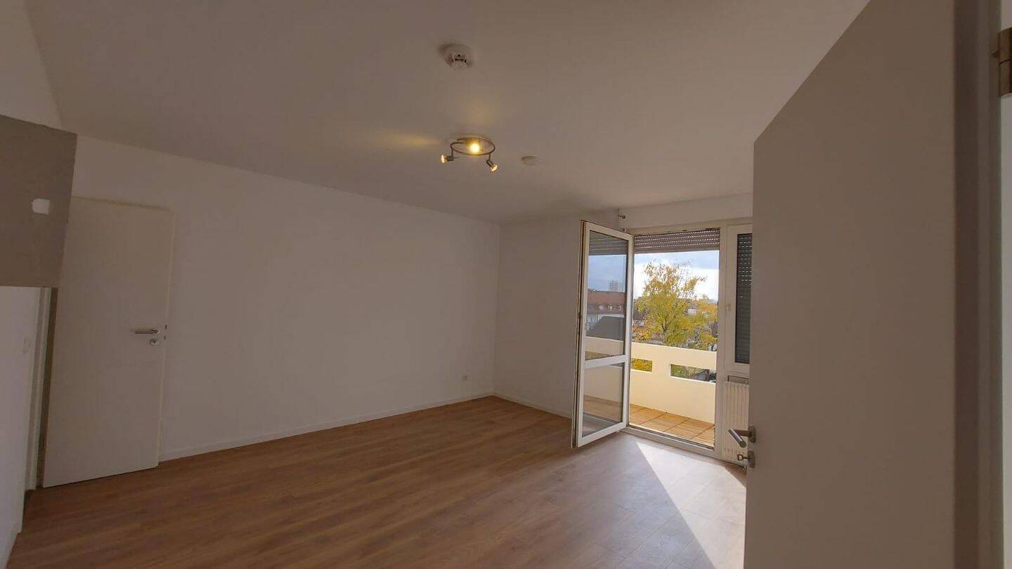 Große und gut geschnittene 1-Zimmer-Wohnung mit Balkon in Schweinfurt, 97421 Schweinfurt