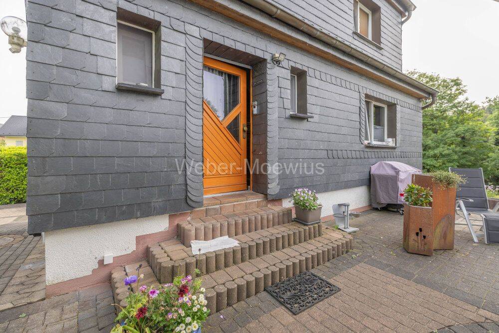 Einfamilienhaus mit separatem Wohnhaus, Poolanlage und zusätzlichem Baugrundstück, 51545 Waldbröl