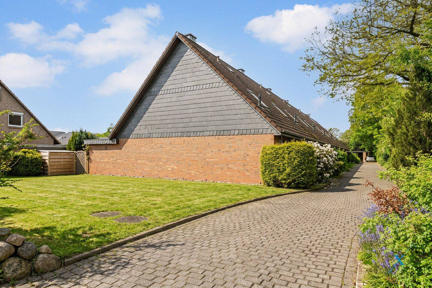 Gepflegtes Reihenanfangshaus mit Carport, 24852 Eggebek