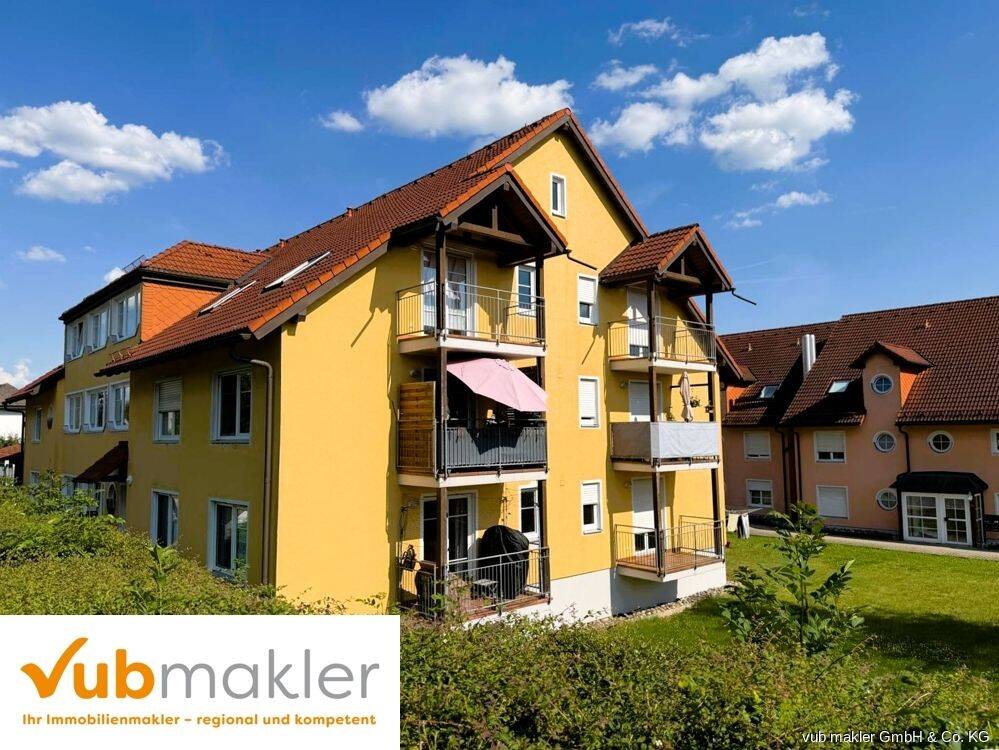 Helle Dachgeschosswohnung in Köditz mit zwei Balkonen und Tiefgaragenstellplatz, 95189 Köditz