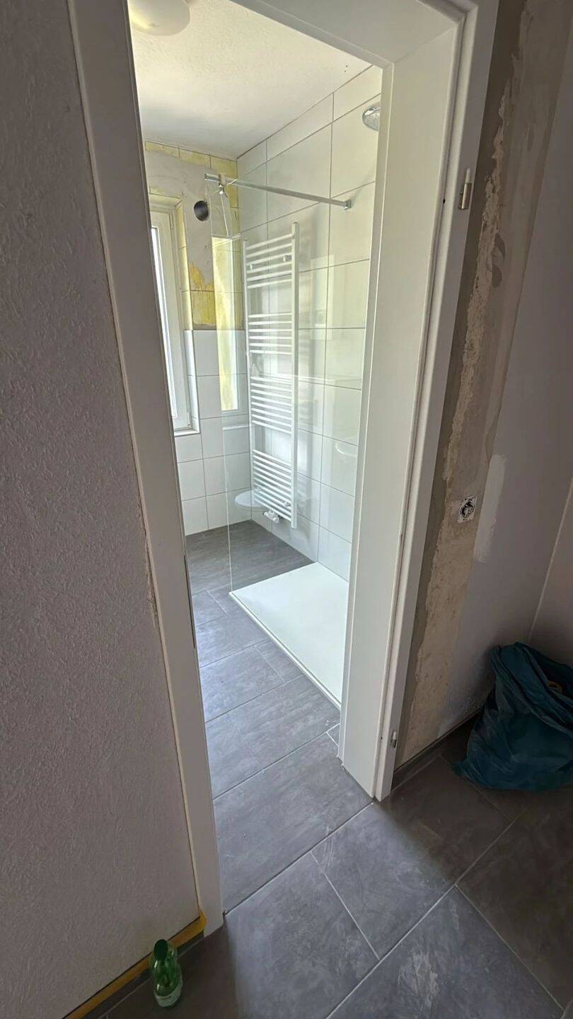 Erstbezug nach Kernsanierung: Dreizimmerwohnung im energetisch saniertem Wohnhaus mit Balkon, 42579 Heiligenhaus