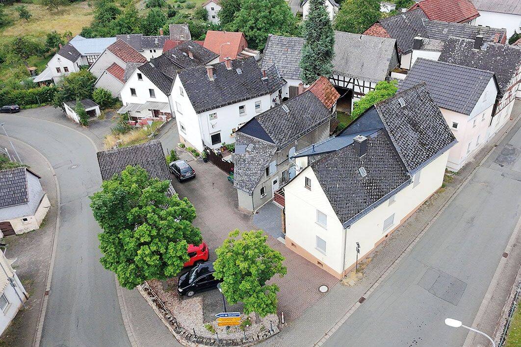 Einfamilienhaus mit Nebengebäuden – leerstehend, 35614 Aßlar