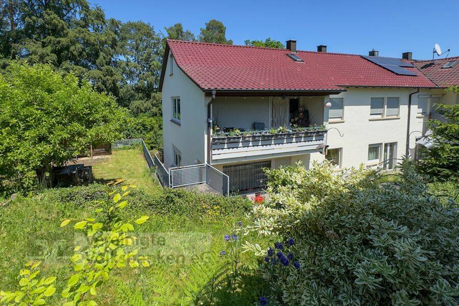 Familienglück im Doppelpack – Zweifamilienhaus mit Gartenplus, 71111 Waldenbuch