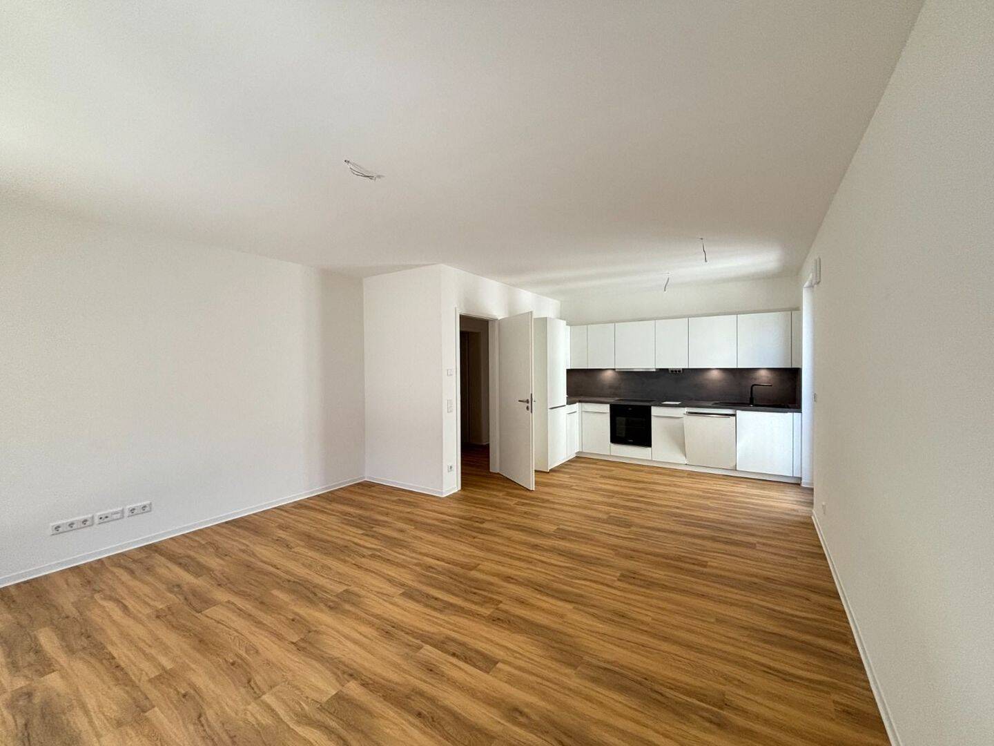 GROß * HELL * MODERN * Top 4-RW mit 15m²-Balkon und EBK !!!, 1159 Dresden