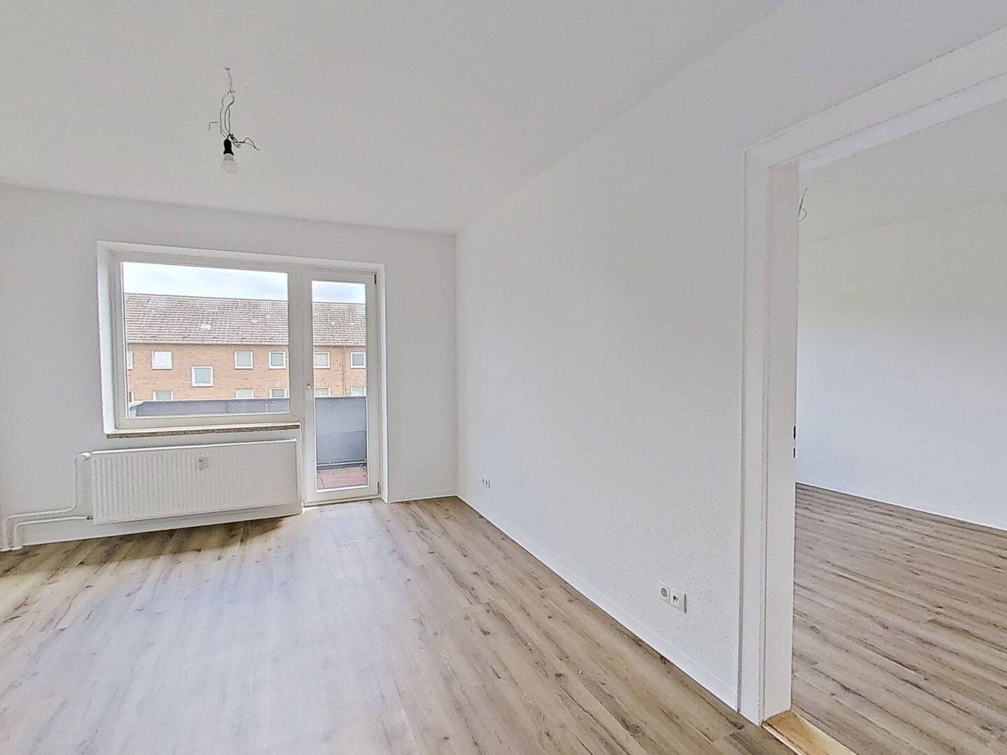 Zuhause mit Charakter: Helle 2-Zimmer-Wohnung mit Balkon & Tageslichtbad, 24768 Rendsburg