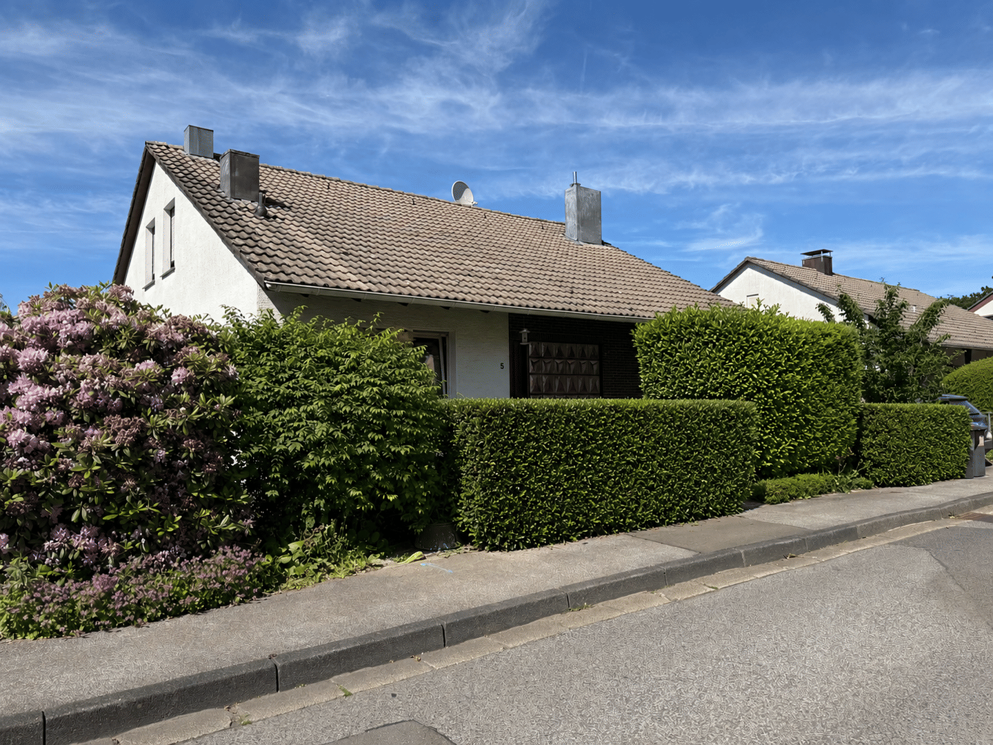 Gepflegtes Zweifamilienhaus mit wunderschönem Weitblick und zusätzlichem Ausbaupotenzial, 42855 Remscheid (Innen Lüttringhausen Nord Süd West)
