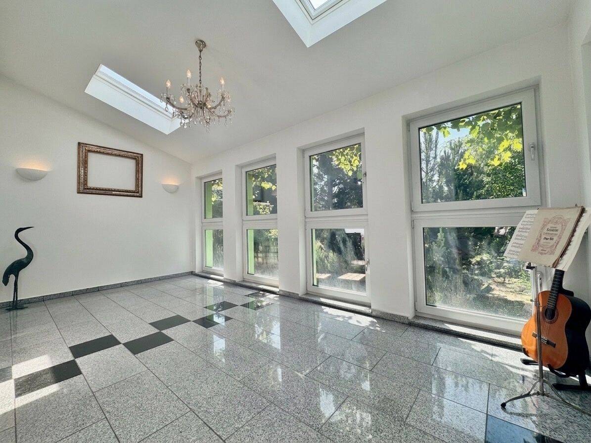 Einfamilienhaus als Wohnoase in Ettringen: Stilvoll saniert mit Garten & Wohnmobil-Garage, 86833 Ettringen