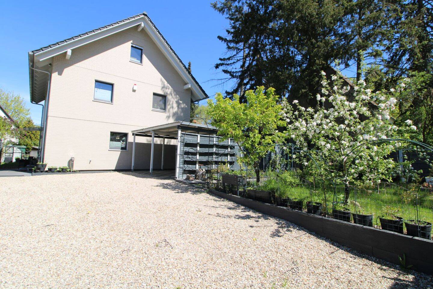 Exklusives Einfamilienhaus mit Einliegeroption-Hochwertige Ausstattung & energieeffiziente Bauweise – 12277 Berlin – Bild 1 von 3