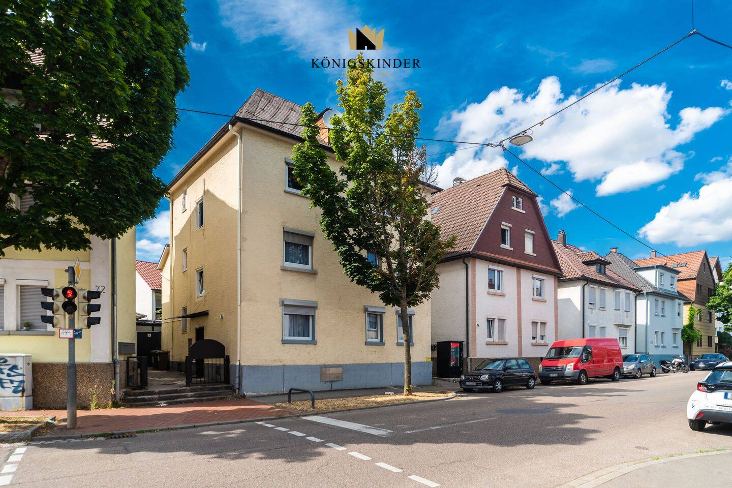 Dreifamilienhaus in gefragter Lage: Saniert, vielseitig und voller Möglichkeiten, 70439 Stuttgart (Neuwirtshaus Stammheim Zuffenhausen)