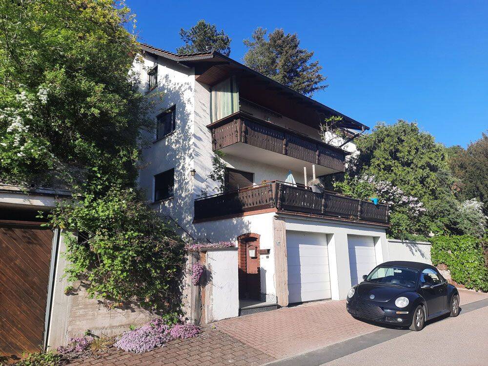 M A U E R: Baumhaus inclusive – Freistehendes Zweifamilienhaus mit 2 Garagen & div. Nebengebäuden, 69256 Mauer