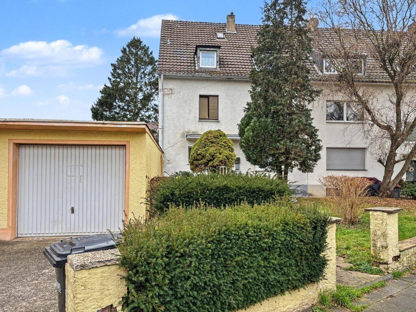 Vermietetes 4-Parteienhaus mit Potential in verkehrsgünstiger Lage von Köln-Dünnwald, 51069 Köln (Mülheim Dellbrück Dünnwald Höhenhaus)