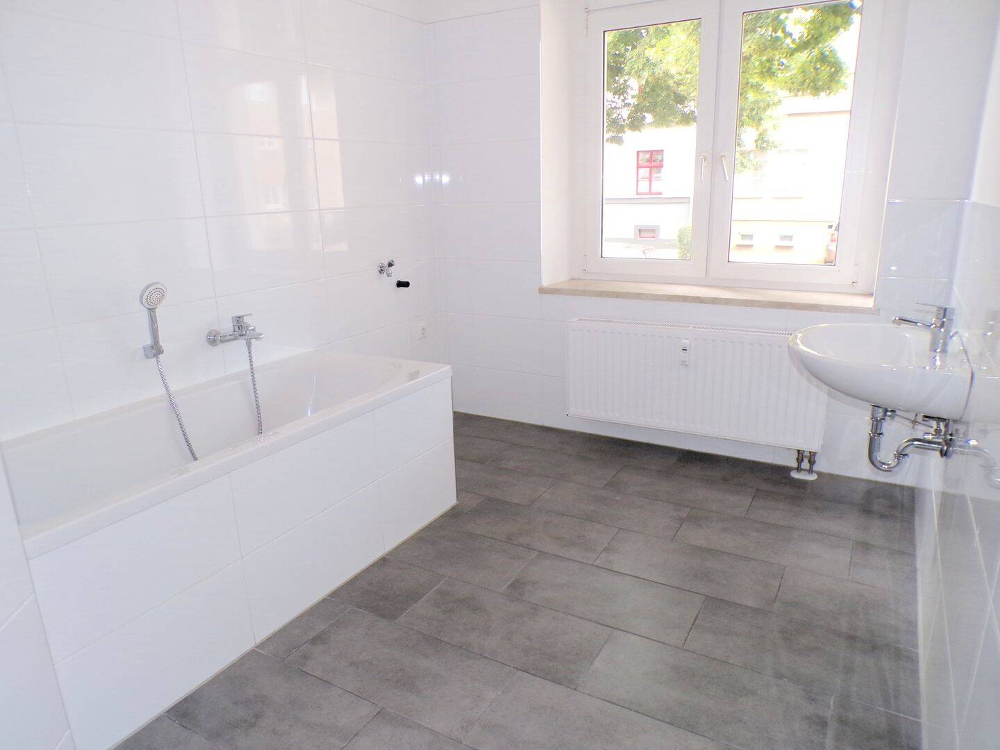 * mit Balkon * 5 Zimmer Wohnung in Zwickau zu vermieten !, 8058 Zwickau