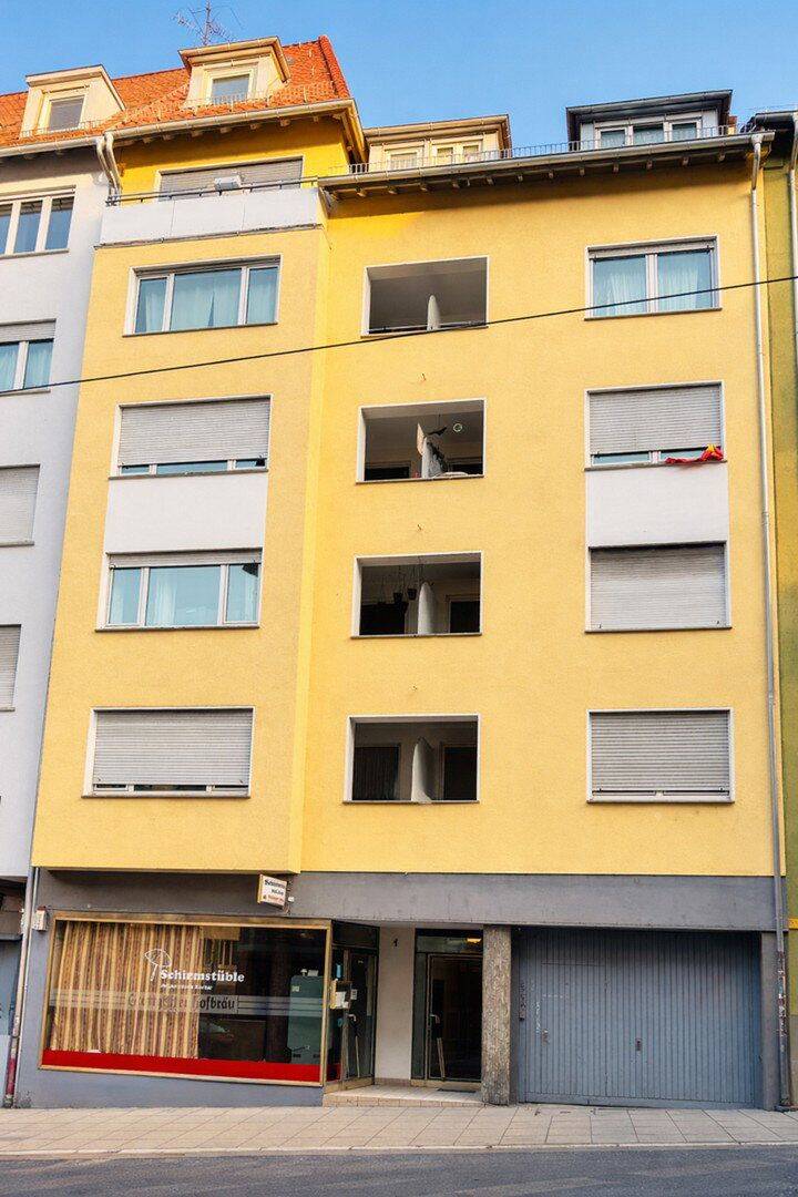 Diese vollmöblierte und effizient geschnittene 1-Zimmer-Wohnung befindet sich im 2. Obergeschoss, 70180 Stuttgart (Mitte Süd)
