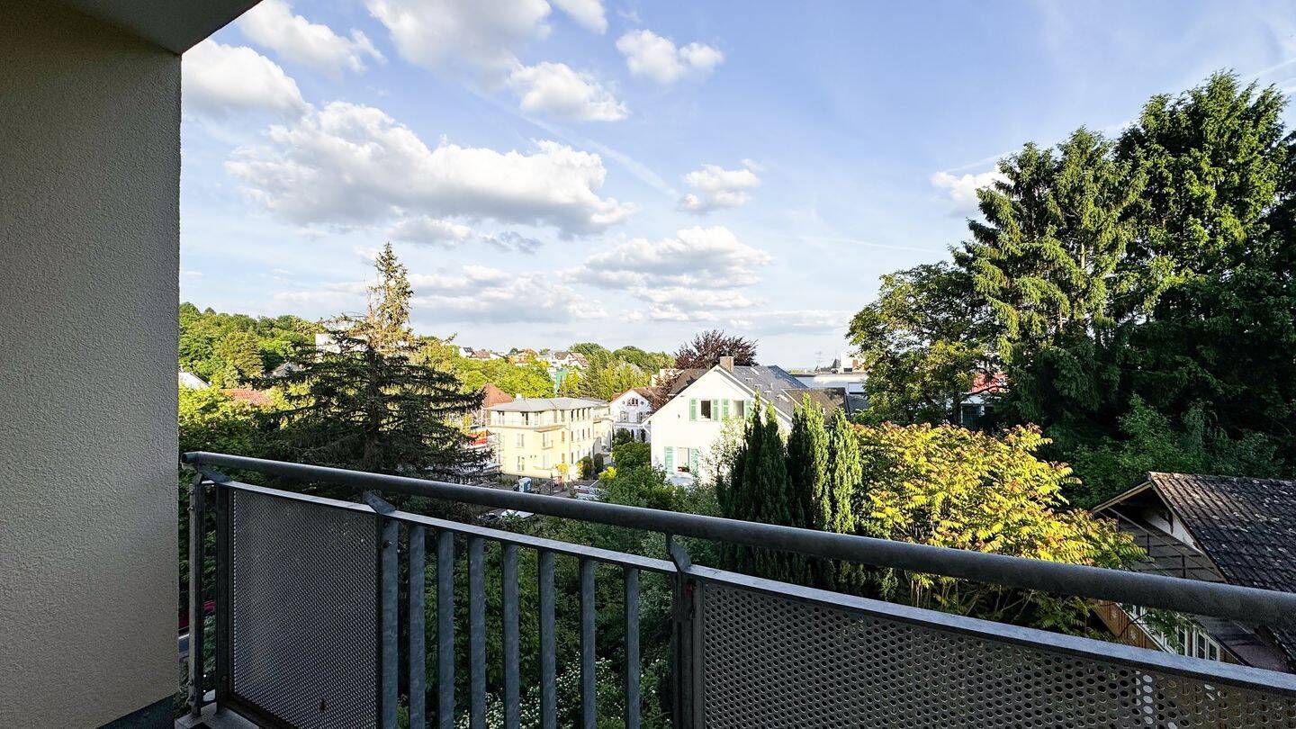 Modern wohnen in Bad Soden: Maisonettewohnung mit zwei Balkonen und Aufzug, 65812 Bad Soden am Taunus