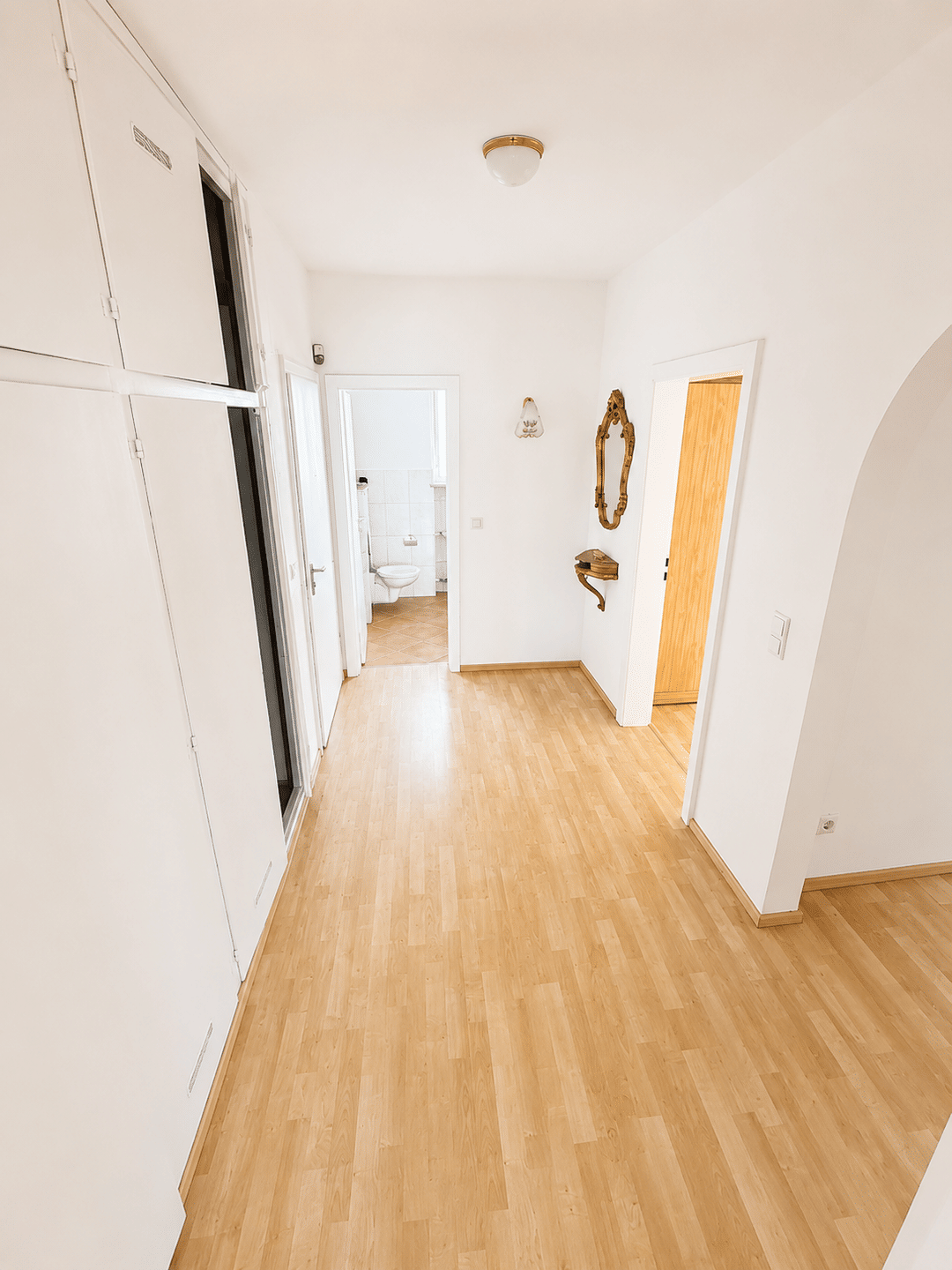 Zentrale Lage von Würzburg – Helle 4 Zimmer Wohnung mit Wintergarten, Balkon, Küche, 97072 Würzburg (Altstadt Sanderau)
