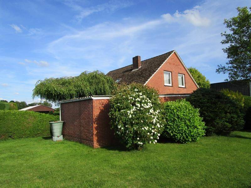 Sanierungsbedürftiges Einfamilienhaus auf exklusivem Grundstück in begehrter Lage von Petersfehn, 26160 Bad Zwischenahn