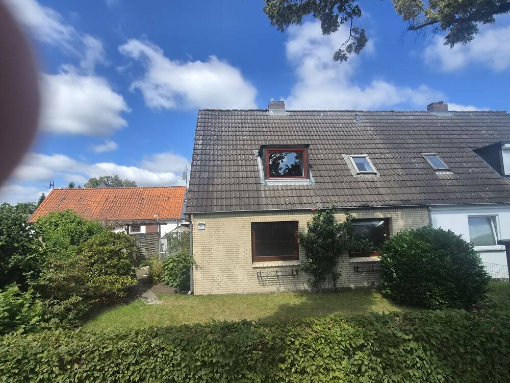 Sanierungsbedürftiges Siedlungsdoppelhaus in absolut ruhiger Lage, 25469 Halstenbek