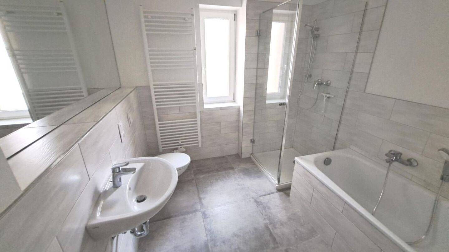 Erdgeschosswohnung mit 2 Schlafzimmern in Gera-Gagarinstraße, 7545 Gera (Bieblach Innenstadt Ostviertel Pforten Untermhaus)