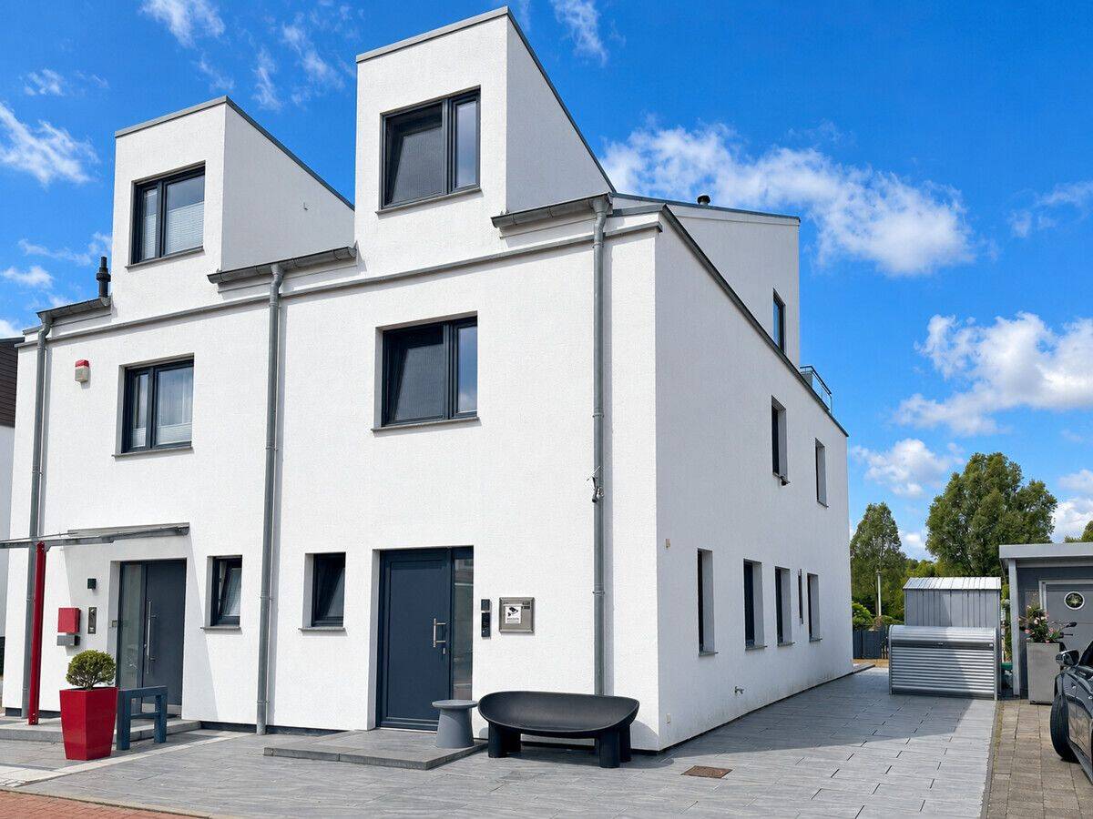 Energieeffiziente Doppelhaushälfte in Bestlage, 25421 Pinneberg