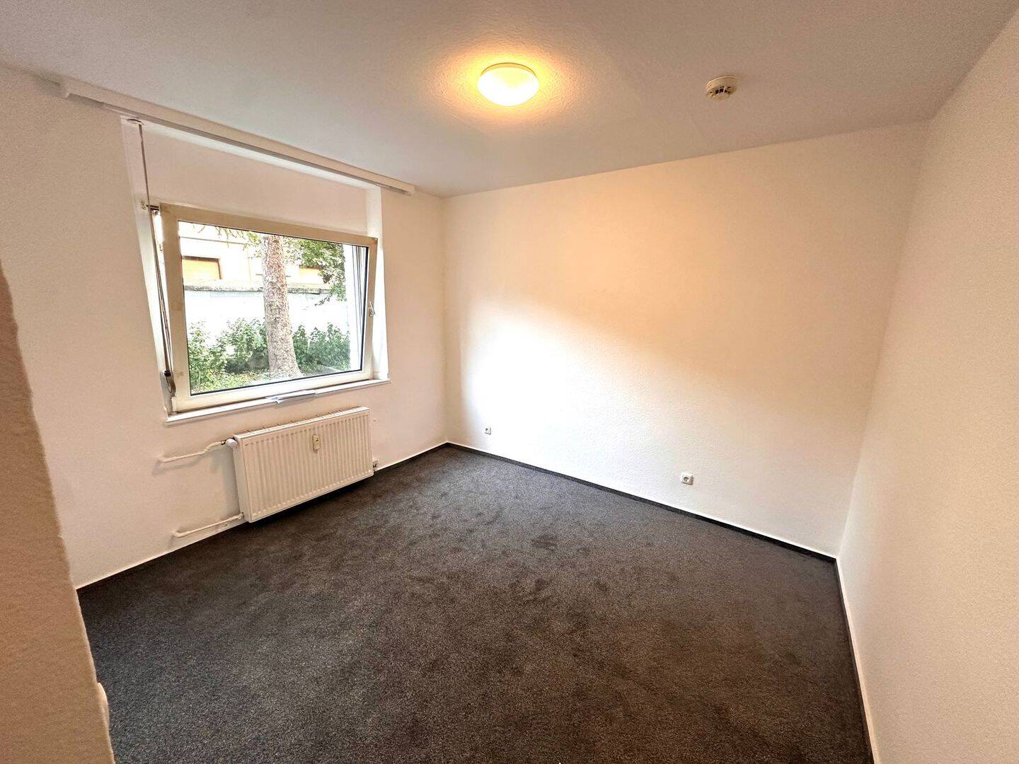 Frisch renoviertes 1-Zimmer-Apartment mit begrüntem Innenhof, 47805 Krefeld (Dießem/Lehmheide Fischeln)