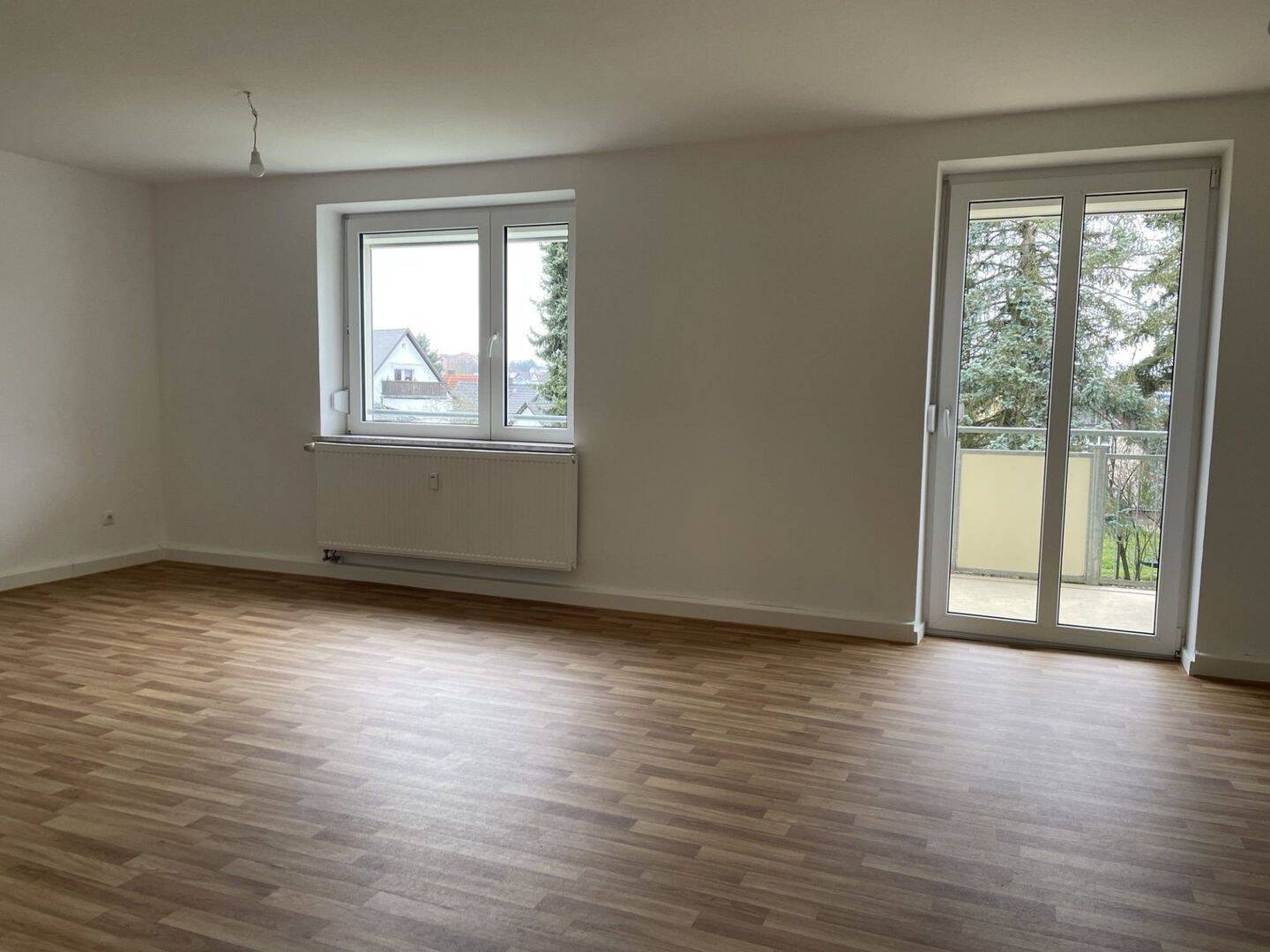 Anmietung nur mit WBS Einkommensstufe 2! Modernisierte 3-Zimmer-Wohnung im Erdgeschoss, 92237 Sulzbach-Rosenberg