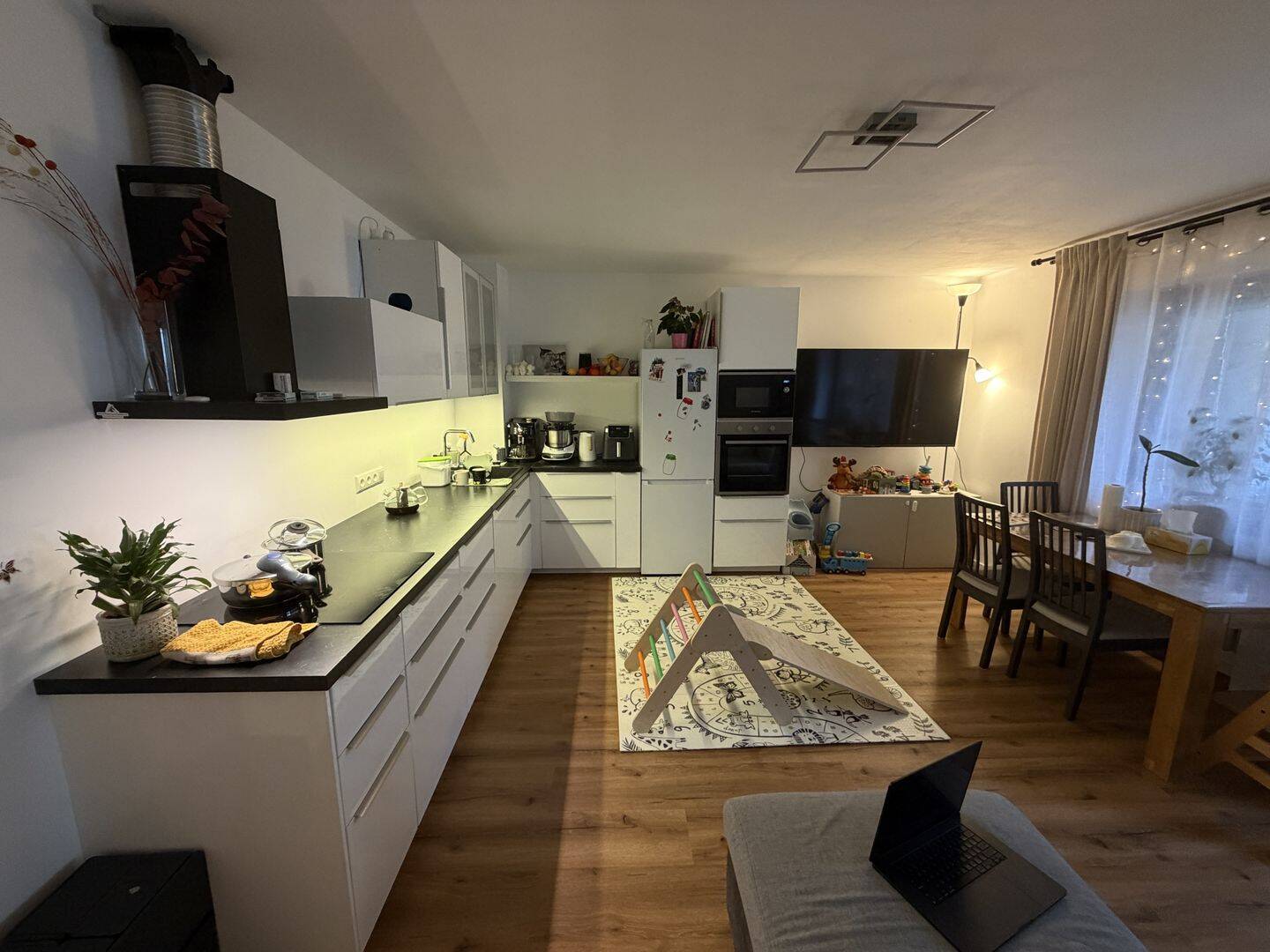 Kernsaniert: 4-Zimmer-Wohnung mit Loggia, 86167 Augsburg (Lechhausen)