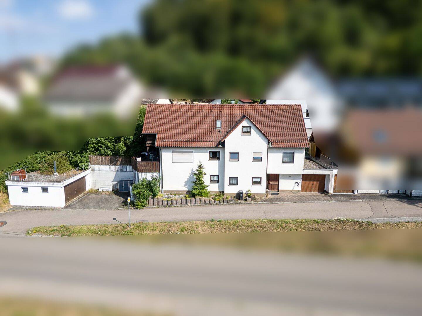 Großzügiges Einfamilienhaus mit drei Garagen- Platz für die ganze Familie, 89134 Blaustein
