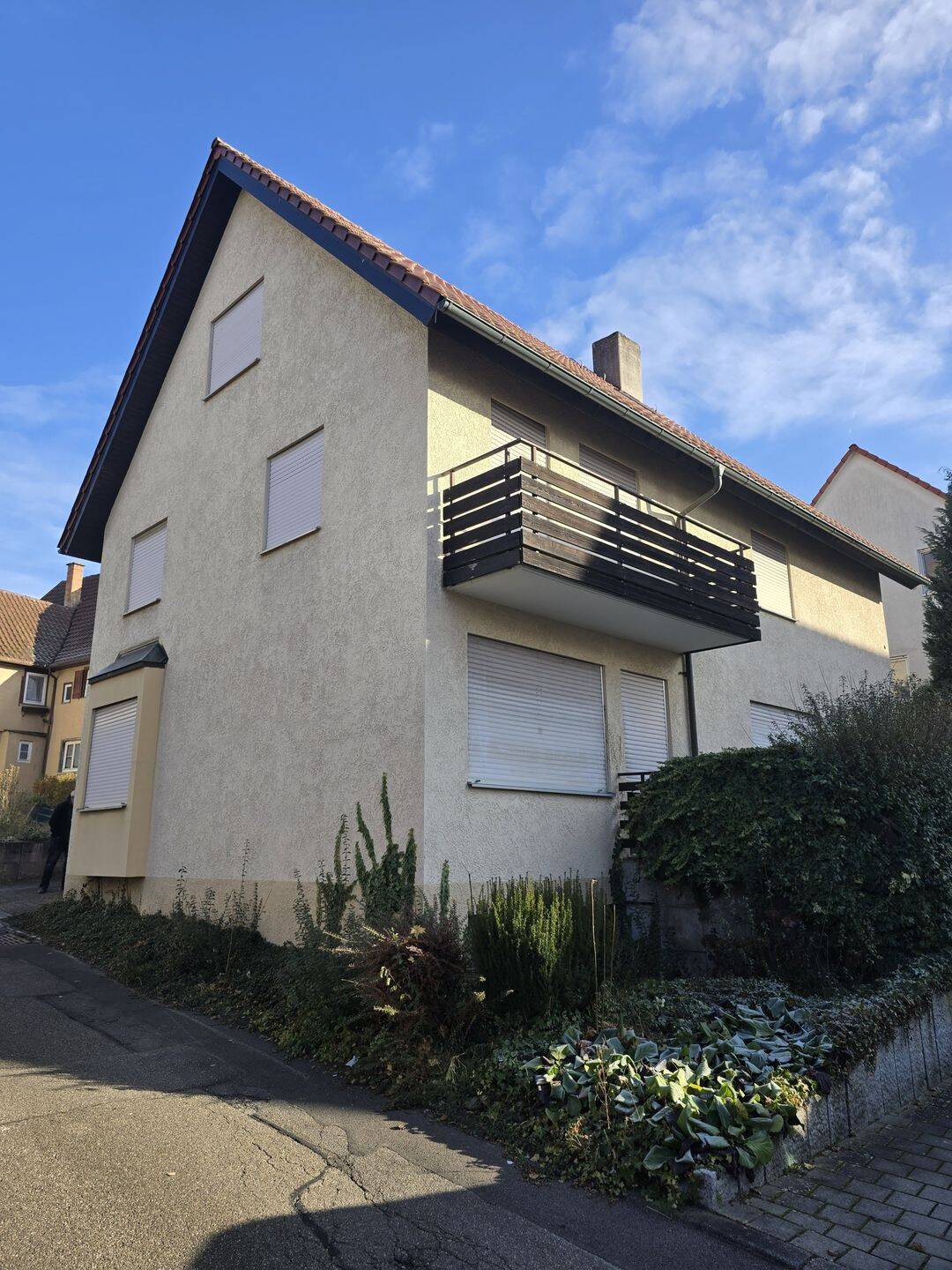 Zweifamilienhaus in Erlenbach: Bezugsfrei in familienfreundlicher Lage, 74235 Erlenbach