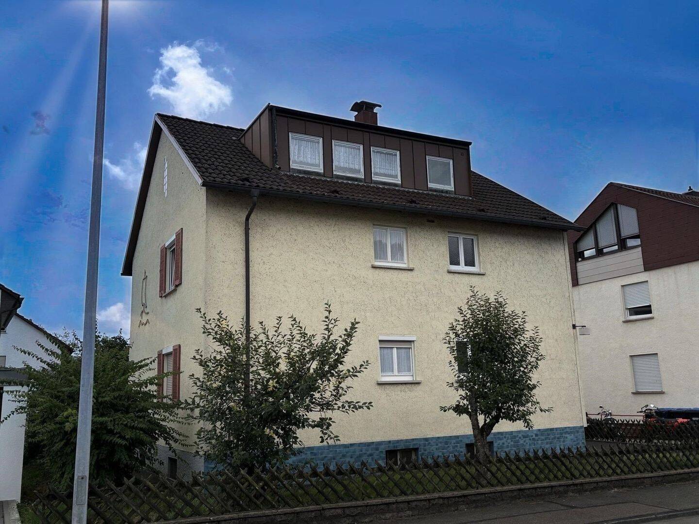 2-3 Familienhaus mit schönem Garten und Garage! Sofort frei!, 73079 Süßen