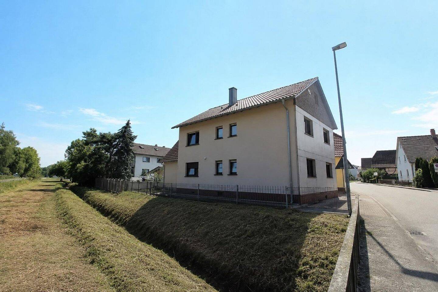 Ein- bis Zweifamilienhaus, 76467 Bietigheim
