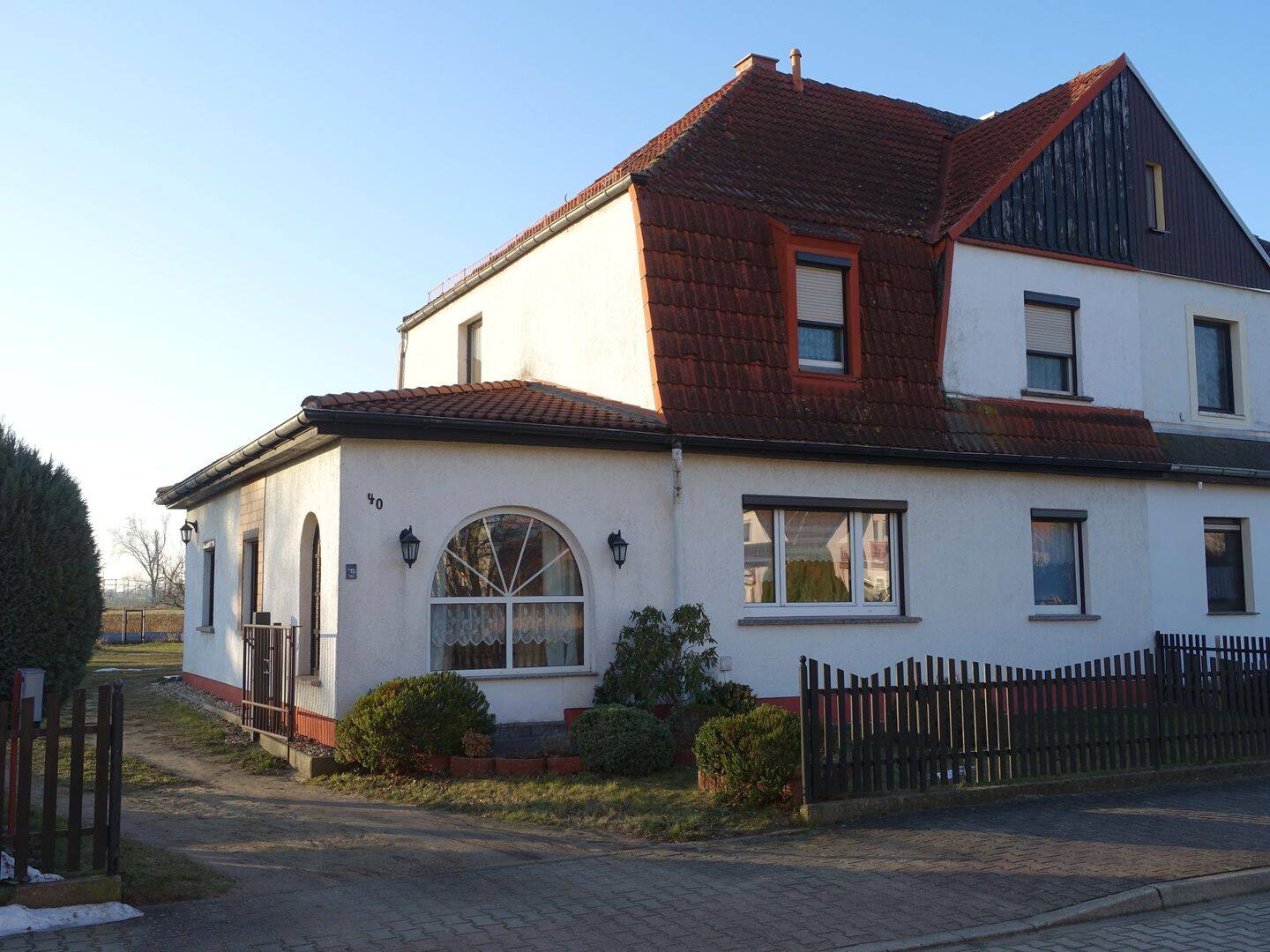 Wohlfühlhaus in Gröditz – Gepflegte Doppelhaushälfte mit lichtdurchflutetem Wintergarten!, 1609 Gröditz