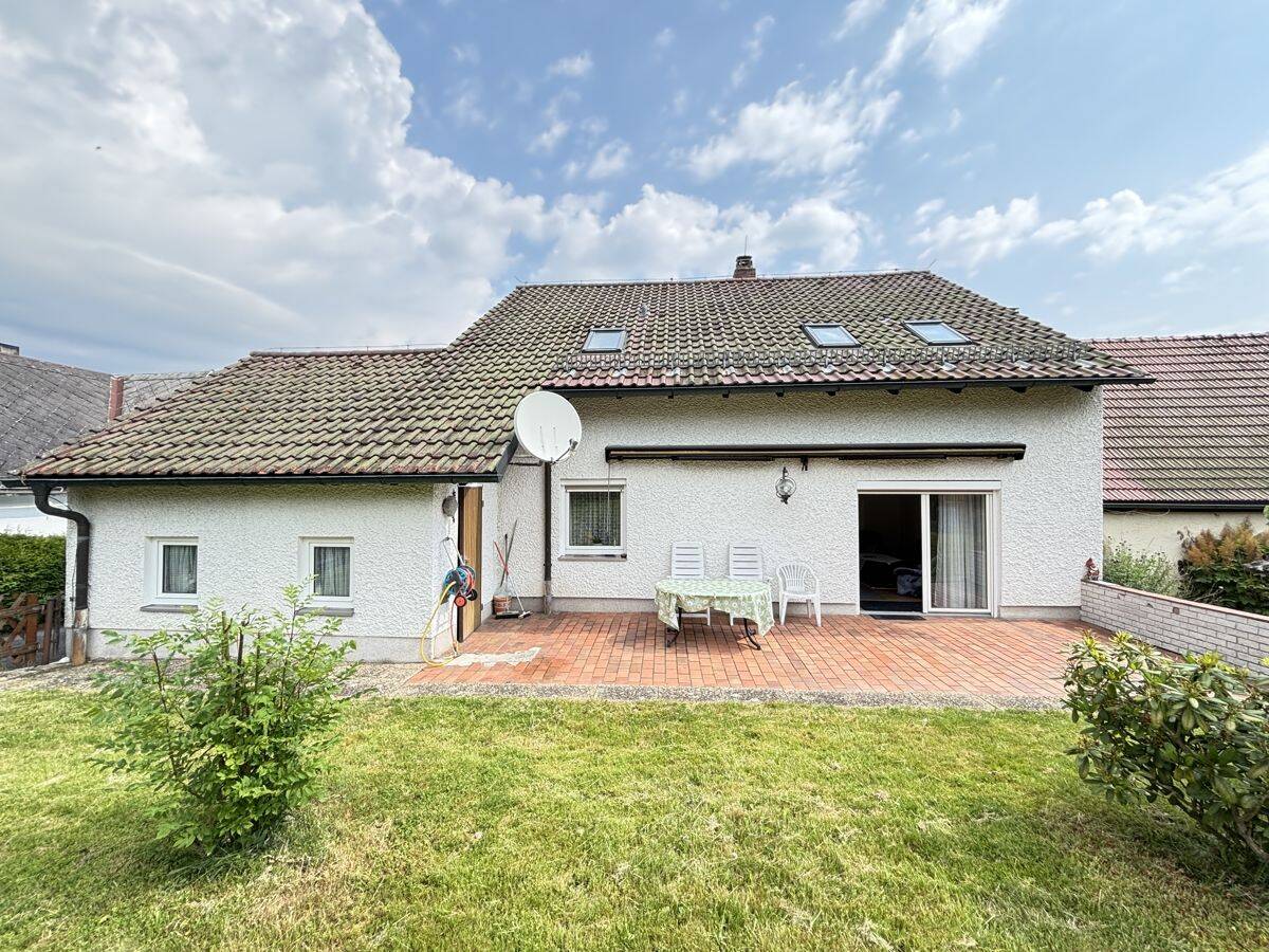 Neualbenreuth: Einfamilienhaus mit Terrasse, Garage und vielseitigem Gestaltungspotenzial!, 95698 Bad Neualbenreuth