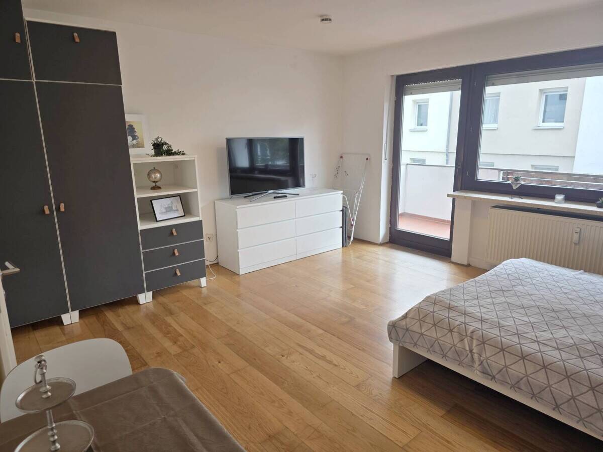 Apartment mit Balkon im Zentrum von Rosenheim, 83022 Rosenheim (Happing Innenstadt Ost Süd West)