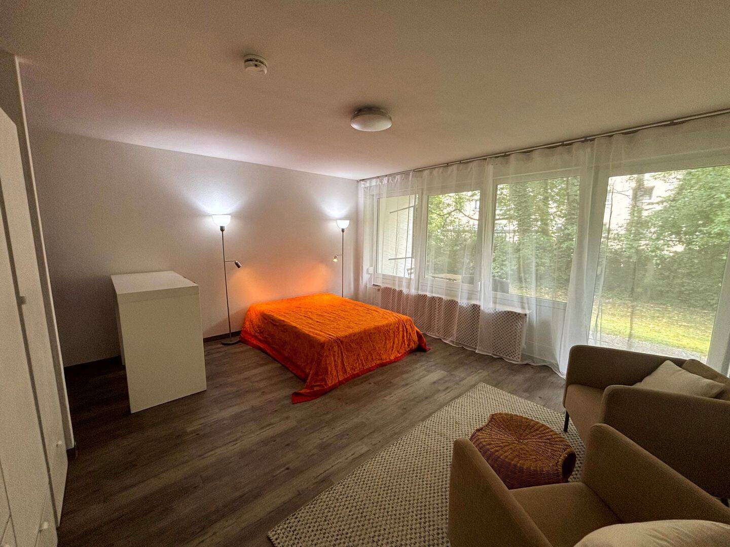 Ruhiges EG-Apartement in RG mit Park, Terrasse, TG, bezugsfrei in Milbertshofen, 80807 München (Milbertshofen-Am Hart Schwabing-Freimann)